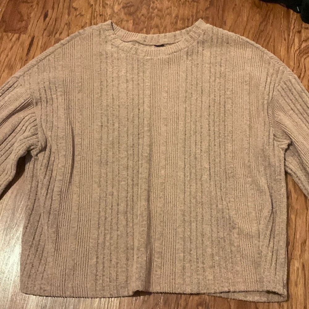 Brown/ pinkish sweater